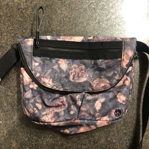 Lululemon Festival Bag 2 5L frosted rose